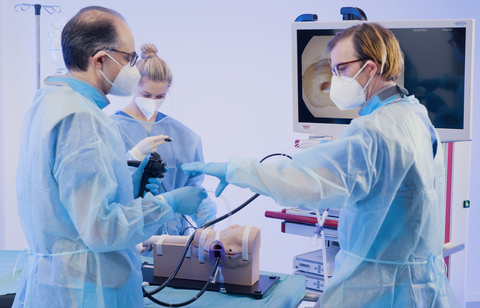 thumbnail 在全新的MGG Campus，針對德國環球醫療集團全球客戶的創新產品構想將在資訊科技控制的實驗室科技輔助下進行測試和最佳化。版權：德國環球醫療集團（照片：美國商業資訊）