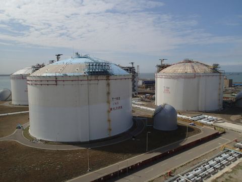 LNG Tanks in CPC Taichung LNG Receiving Terminal (Phase-2) (Photo: Business Wire)