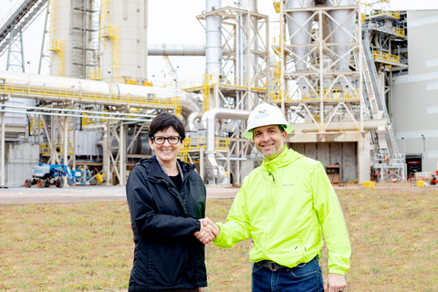 Clint Pearce (Enviva Lucedale Plant Manager) shakes hands with Dr. Lisa Rhodes (Administrative Dean at Mississippi Gulf Coast Community College’s George County Center) outside of Enviva’s newest wood pellet production plant in Lucedale, MS. (Photo: Business Wire)