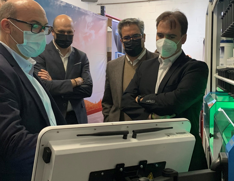 Representatives from PPG and Group Perez Rumbao celebrate the installation of the 1,000th PPG MOONWALK automated refinish paint mixing system at Perez Rumbao's facility in Vigo, Spain. (Photo: Business Wire)