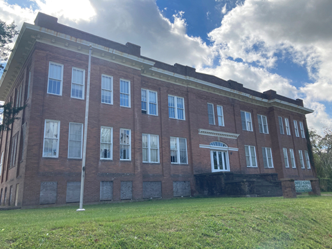 Tensas State Bank and FHLB Dallas awarded a $500,000 AHP subsidy to New Hope Missionary Baptist Church Community Housing Development Organization to renovate the former Brumfield High School in Natchez, Mississippi, into affordable apartments. (Photo: Business Wire)