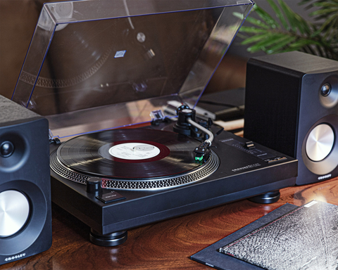 9 record stores across the country will giveaway Crosley's top-of-the-line C100BT turntable. (Photo: Business Wire)