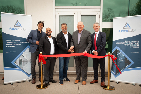 Astera Labs executives host Markham Mayor Frank Scarpitti and Toronto Global CEO Stephen Lund for its new Research and Development Design Center ribbon cutting ceremony. Pictured from left to right: Sagar Satish, Kush Saxena, Sanjay Gajendra, Frank Scarpitti, and Stephen Lund. (Photo: Business Wire)