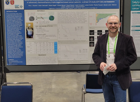 Principal Investigator Prof. Piotr Wysocki presents the Immunopheresis® clinical trial poster at the American Association for Cancer Research (AACR) 2022 Annual Meeting in New Orleans, LA (Photo: Business Wire)