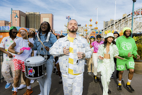 thumbnail GUESS?, INC. ANNOUNCES THE RETURN OF GLOBAL MUSIC SUPERSTAR AND FASHION ICON, J BALVIN WITH GUESS ORIGINALS x J BALVIN AMOR COLLECTION AND CAMPAIGN (Photo: Business Wire)