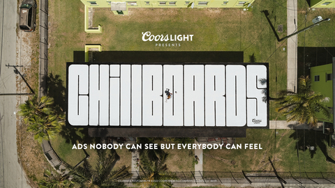 COORS LIGHT UNVEILS ENERGY-EFFICIENT ROOFTOP ADS, INSPIRING AMERICANS TO REDUCE HOME-COOLING COSTS THIS SUMMER (Photo: Business Wire)