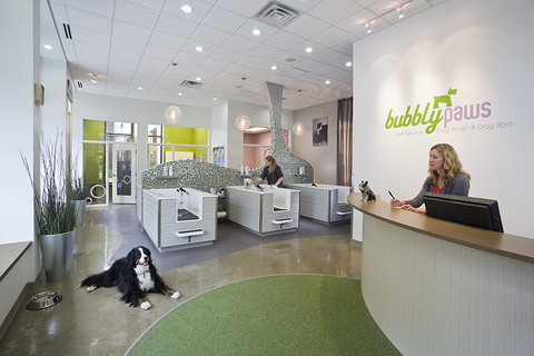 The Bubbly Paws dog wash and grooming salon features a bright and open concept where dogs love to get bathed! (Photo: Business Wire)