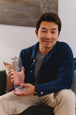 Simu Liu receives and IMDb "Fan Favorite" STARmeter Award (Photo credit: Lena Lemon)