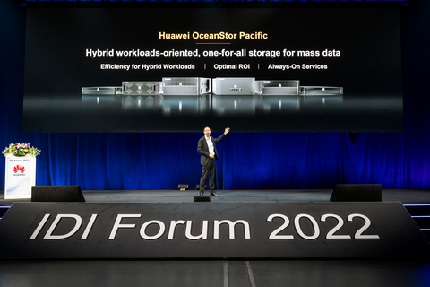 Hugo Doucet, directeur de clientèle chez Huawei, durant son discours lors de l’Innovative Data Infrastructure Forum de Huawei (Photo: Business Wire)