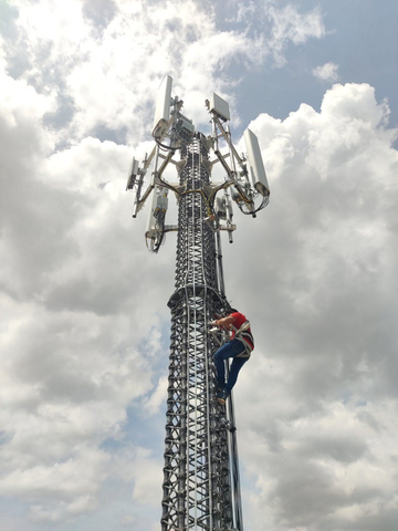 IsoTruss Carbon Fiber Cell Tower in Philippines (Photo: Business Wire)