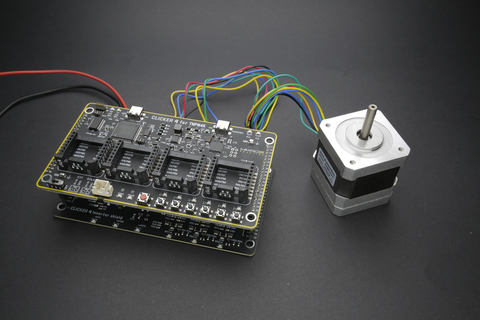 original 東芝： MIKROE社製「Clicker 4 for TMPM4K」(上段)と「Clicker 4 Inverter Shield」（写真：ビジネスワイヤ）