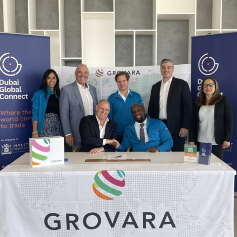 original Grovara and Dubai Global Connect cemented their partnership on April 26, 2022 at DGC's new Visitor Centre in Dubai. Standing, from left are Grovara Sales Director Eugenia Schlitter, Grovara Executive Chairman David Pottruck, Grovara Chief Innovation Officer/Co-founder Peter Groverman, Dubai Global Connect Food Business Development Lead Badreddine Soukarie, and Grovara VP of Global Supply Chain Juliana Rogenski; Seated, from left are Dubai Global Connect Head of Business Development Paul Boots and Grovara CEO/Co-founder Abu Kamara. (Photo: Business Wire)