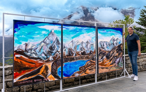 thumbnail Marcus Shafer with Jafri's Everest Painting (Photo: AETOSWire)