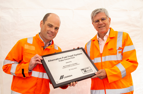 Phil Baynes-Clarke, Director of Cement Operations for CEMEX in the UK, and Fernando A. Gonzalez, CEO of CEMEX. (Photo: Business Wire)