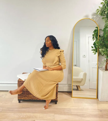 thumbnail Alexis Bennett, Editor, Vogue (Photo: Mary Kay Inc.)