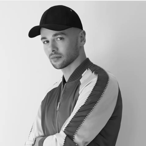 thumbnail Christian Wood, Celebrity Hairstylist (Photo: Mary Kay Inc.)