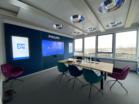 The conference room features a nearly-invisible ClearOne BMA 360 in-ceiling beamforming microphone to provide unbeatable audio clarity within the room’s glass architecture. (Photo: Business Wire)