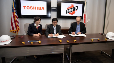 Signing of the Memorandum of Understanding on Collaboration. Yuki Arima, Business Unit Manager, Power Systems Div., Toshiba Energy Systems & Solutions Corporation (left) Kentaro Takagi, President & CEO Toshiba America Energy Systems Corporation (middle), Ahmet Tokpinar, General Manager, Nuclear Power, Bechtel Corporation (Photo: Business Wire)