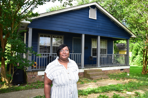 Damitha Davis received a $4,875 SNAP subsidy from Origin Bank and FHLB Dallas to replace the roof of her Jackson, Mississippi, home. (Photo: Business Wire)