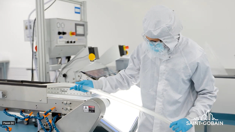 Saint-Gobain Life Sciences C-Flex tubing extrusion in facility clean room. (Photo: Business Wire)