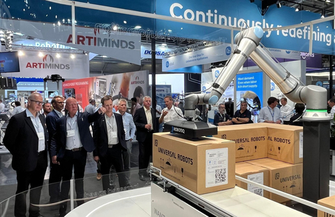 The UR20 was revealed at Automatica in Munich, Germany, today. It is the lightest long-reach 20kg payload (44lbs) collaborative robot on the market, featuring unrivaled performance; the new joint design increases all joint torques approximately 25% and joint speeds by as much as 65%. (Photo: Business Wire)
