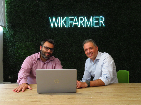 Les cofondateurs de Wikifarmer, Petros Sagos (à gauche) et Ilias Sousis (Photo: Business Wire)