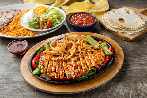 On The Border's Summer Sizzle Menu features New Honey-Chipotle Grilled Chicken Fajitas! Mesquite fire-grilled chicken fajitas topped with our favorite sweet heat honey-chipotle sauce and crispy onion strings. Served with warm, hand-pressed flour tortillas, pico de gallo, cheese, Mexican rice and refried beans. Other summer menu items include Authentic Tlayuda Mexican Pizza, Grilled Queso Panela, Smokehouse Burger, Mesquite-Smoked Jalapeno Sausage Tacos, Mexican Surf & Turf, Coconut Paleta 'Rita, Summer Cowboy 'Rita, House-Made Strawberry Pineapple Paleta and Strawberry Cheesecake Chimis. View the new On The Border Summer Sizzle menu at https://www.ontheborder.com/specials/new-summer-sizzle/ 
(Photo: Business Wire)