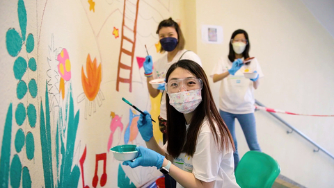 original Through New Paint for a New Start, part of PPG’s COLORFUL COMMUNITIES® program, over 1,000 PPG employees worldwide will complete more than 25 school makeovers in July 2022. (Photo: Business Wire)