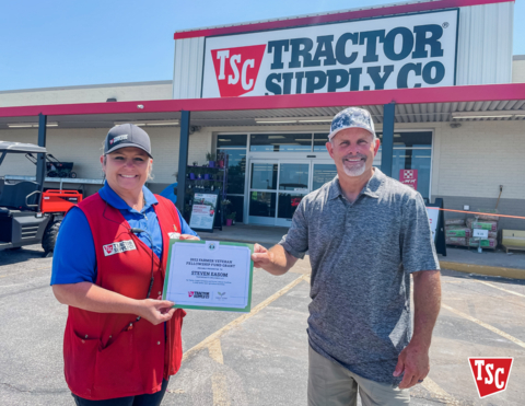 Air Force Veteran Steven Easom is presented with his Tractor Supply/Farmer Veteran Coalition grant by Purcell, Oklahoma, store manager, Tuesday Capps. Easom currently has three bee hives and is working to expand to a 500-hive apiary. He enlists veterans with PTSD, anxiety or depression into their hands-on bee extraction and beekeeping operation (Photo: Business Wire)