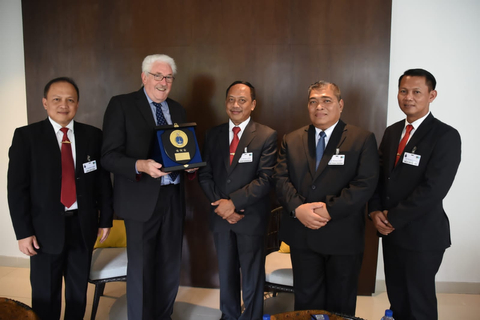 Pictured from left to right: Captain Oke Dwiyana (Head Charting Division); Graham Evans (ICPC Chairman); Vice Admiral Nurhidayat (Indonesia Chief Hydrographer); Commodore Dyan Primana S (Assistance of Survey and Charting Operations); and Captain Fajar Rusdianto (Assistance of International Cooperation and Maritime Delimitation) (Photo: Business Wire)