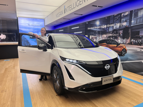 thumbnail Nissan Canada et Karine Vanasse poursuivent leur partenariat pour les trois prochaines années. (Photo: Business Wire)