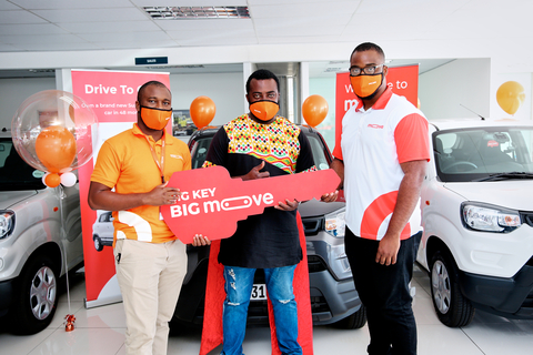 Mobility entrepreneur receiving their car from the world's first vehicle financing fintech Moove (Photo: Business Wire)