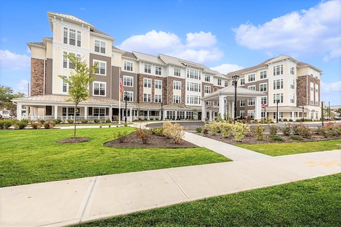 Photograph of the exterior of Sunrise of New Dorp, a new senior living community located on Staten Island at 470 New Dorp Lane. (Photo: Business Wire)