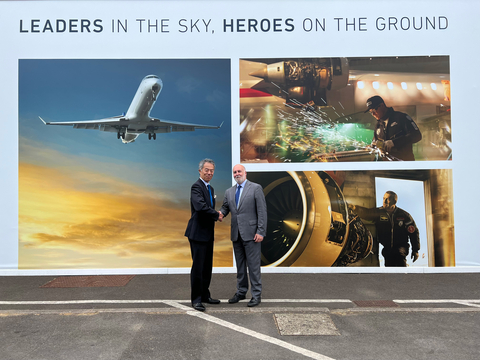 thumbnail De gauche à droite : Hiro Yamamoto, président et chef de la direction de MHIRJ; Miguel Falcon, vice-président d'Air Nostrum et d'ANEM (Photo: Business Wire)