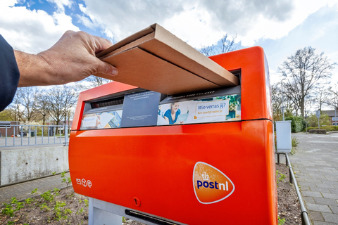 Flap’It! creates a tidy, flat package that can easily be placed in a postal box. (Photo: Business Wire)