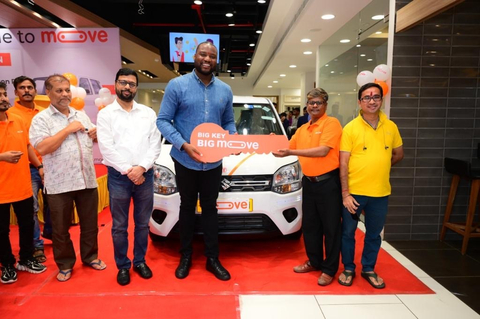 Moove's co-CEO and co-founder Ladi Delano, at the launch event in India, presenting mobility entrepreneurs with their Moove-financed cars (Photo : Business Wire)