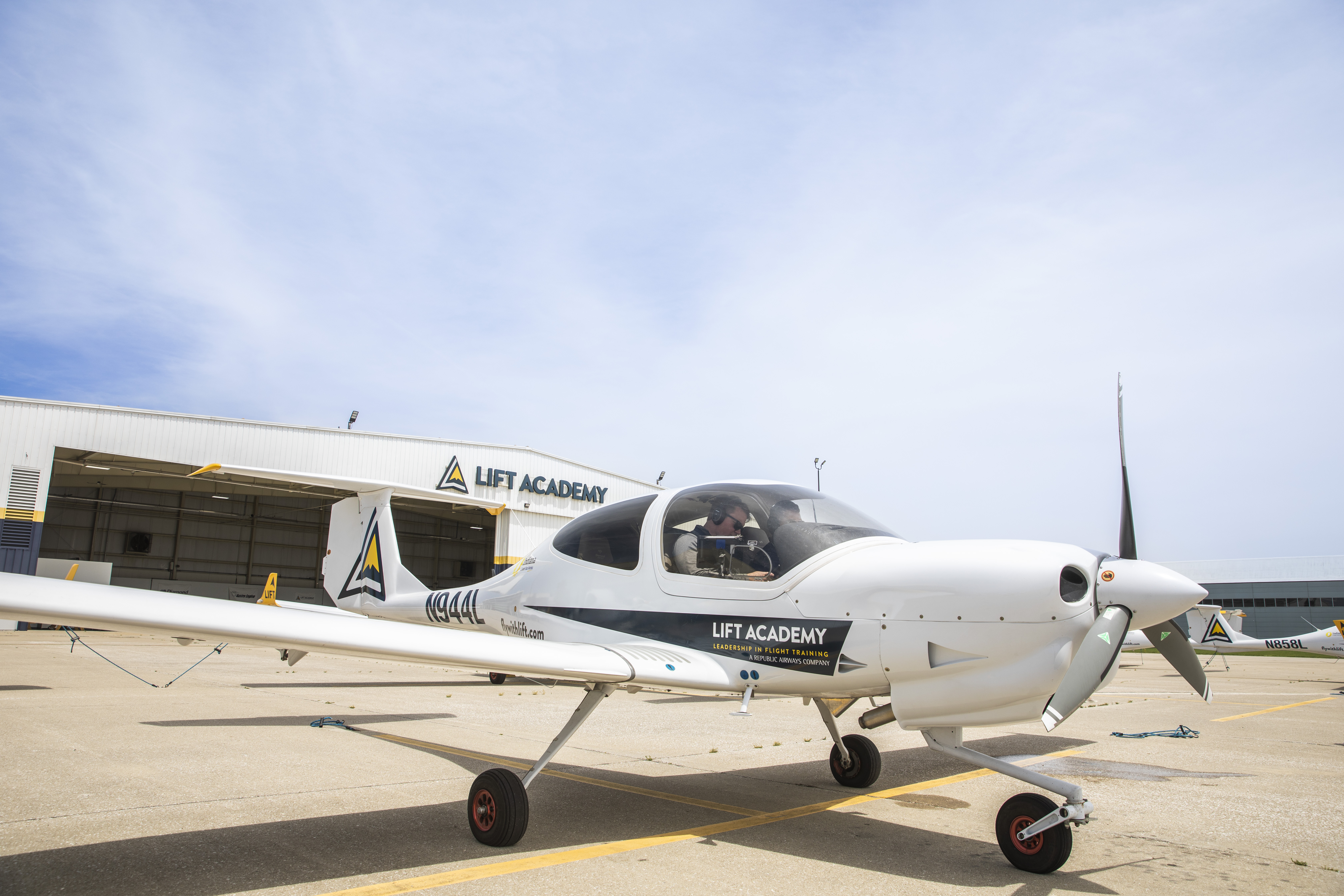 Republic Airways expands its LIFT Academy flight training program to ...