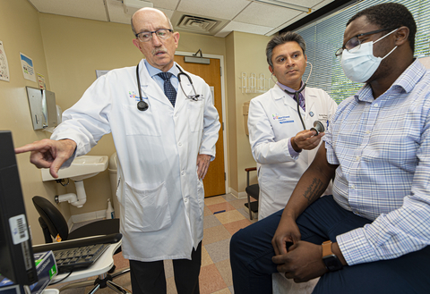 Seven Northwell Health hospitals have received four-star or better ratings from CMS as part of its 2022 Five-Star Quality Rating list. From left: Northwell nephrologists, Drs. Steven Fishbane and Kenar D. Jhaveri, examine a patient. (Credit: Northwell Health)
