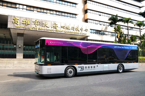 In line with the Kaohsiung City Government’s plan to have all public buses run on electricity by 2030, Foxtron Vehicle Technologies delivered the first Model T electric bus to Kaohsiung Bus. (Photo: Business Wire)