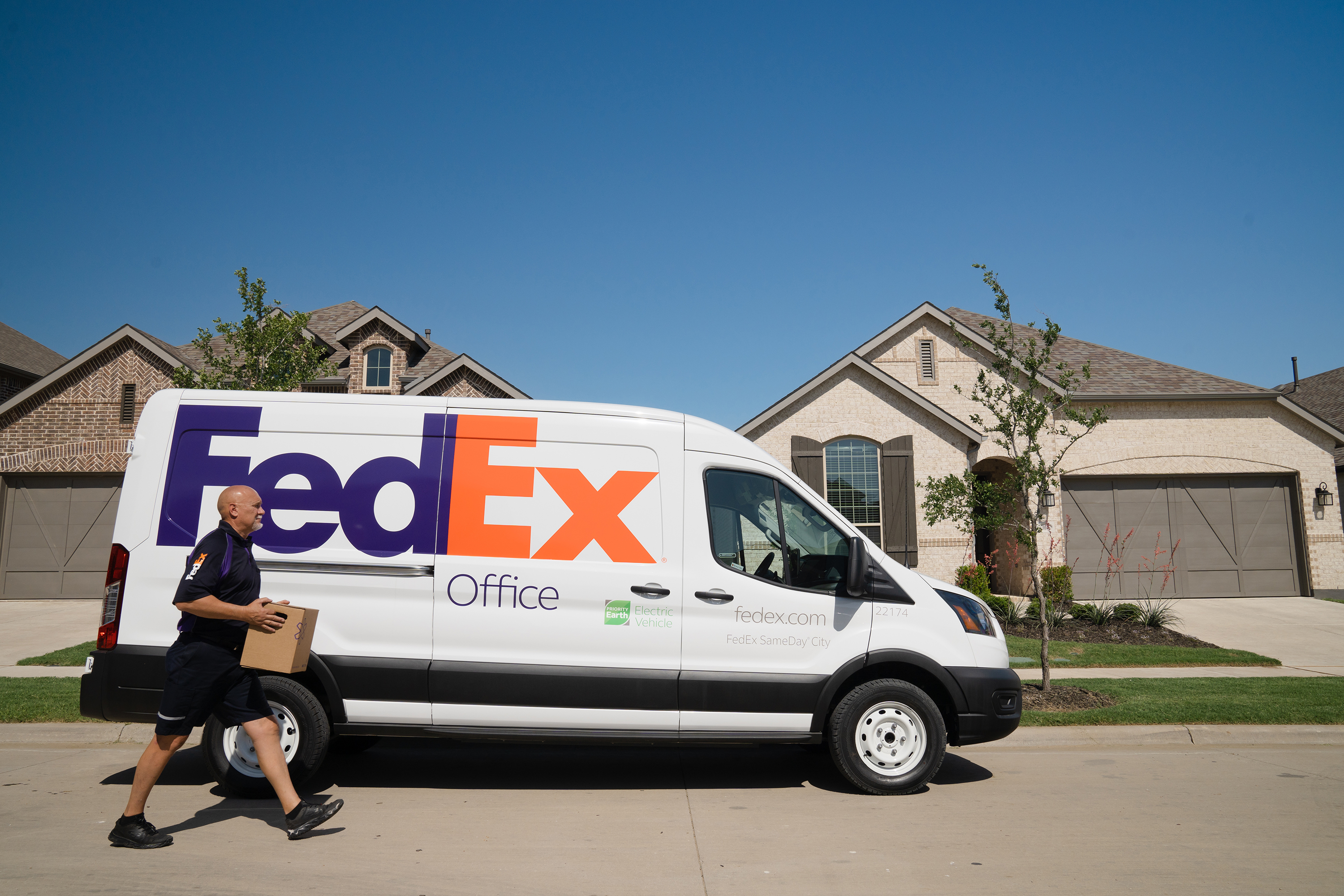 FedEx Office Pilots Ford E-Transit Vans for FedEx SameDay® City