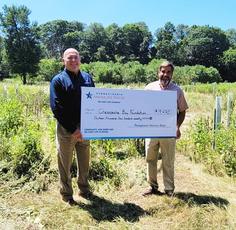 Pennsylvania American Water President, Mike Doran, (left) presents Chesapeake Bay Foundation Executive Director for Pennsylvania, Bill Chain, with a check for $19,470 following a monthlong paperless billing enrollment campaign. (Photo: Business Wire)