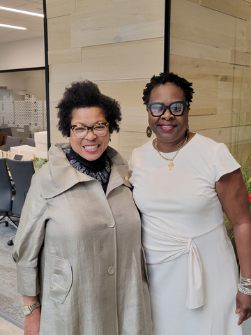 Fifth Third Senior Vice President and Chief Inclusion and Diversity Officer Stephanie A. Smith (left) and Vice President and Director of Supplier Diversity Carla Cobb (right). (Photo: Business Wire)