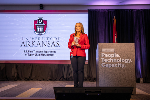 J.B. Hunt President Shelley Simpson announces the newly named J.B. Hunt Transport Department of Supply Chain Management for Walton College to a crowd of employees and University of Arkansas faculty and students. (Photo: Business Wire)
