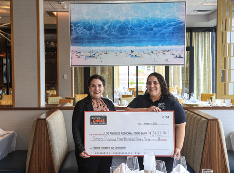 As part of the pre-opening celebration for the newest location in Long Beach, Ruth’s Chris hosted a special dinner with community leaders, business owners and Ruth’s Chris executives to raise money for the Los Angeles Regional Food Bank. Pictured are Ruth's Chris Steak House Long Beach's General Manager Wendi Thompson and Los Angeles Regional Food Bank's Christina Quezada. (Photo: Business Wire)