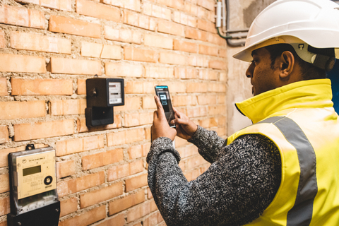 Anyline mobile meter reading enables field workers to instantly capture meter readings using their mobile device cameras. (Photo: Business Wire)