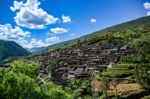 thumbnail Waipula, the site selected by UNDP and partners, is an historic village built during the Yuan Dynasty and located in Yongren County in Yunnan Province, China. Surrounded by three mountains and two rivers, the village is known for its beautiful scenery and cultural heritage, such as the ethnic Yi embroidery and many folk festivals. (Photo: Courtesy of Waipula Villagers)