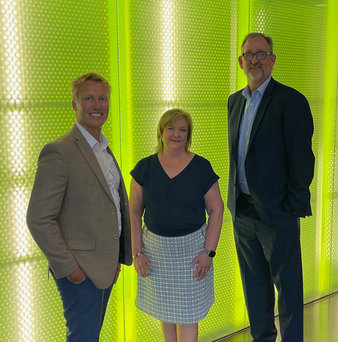 Left To Right: Peter Harpur, CEO, Institute of Data; Dr. Martha Bryant, Director, University of Louisiana Office of Professional and Continuing Education; Chris Elam, Vice President, Institute of Data (Photo: Business Wire)