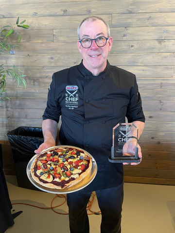 original PFG Chef Robert Stegall-Smith with his People's Choice award and winning dish. (Photo: Business Wire)