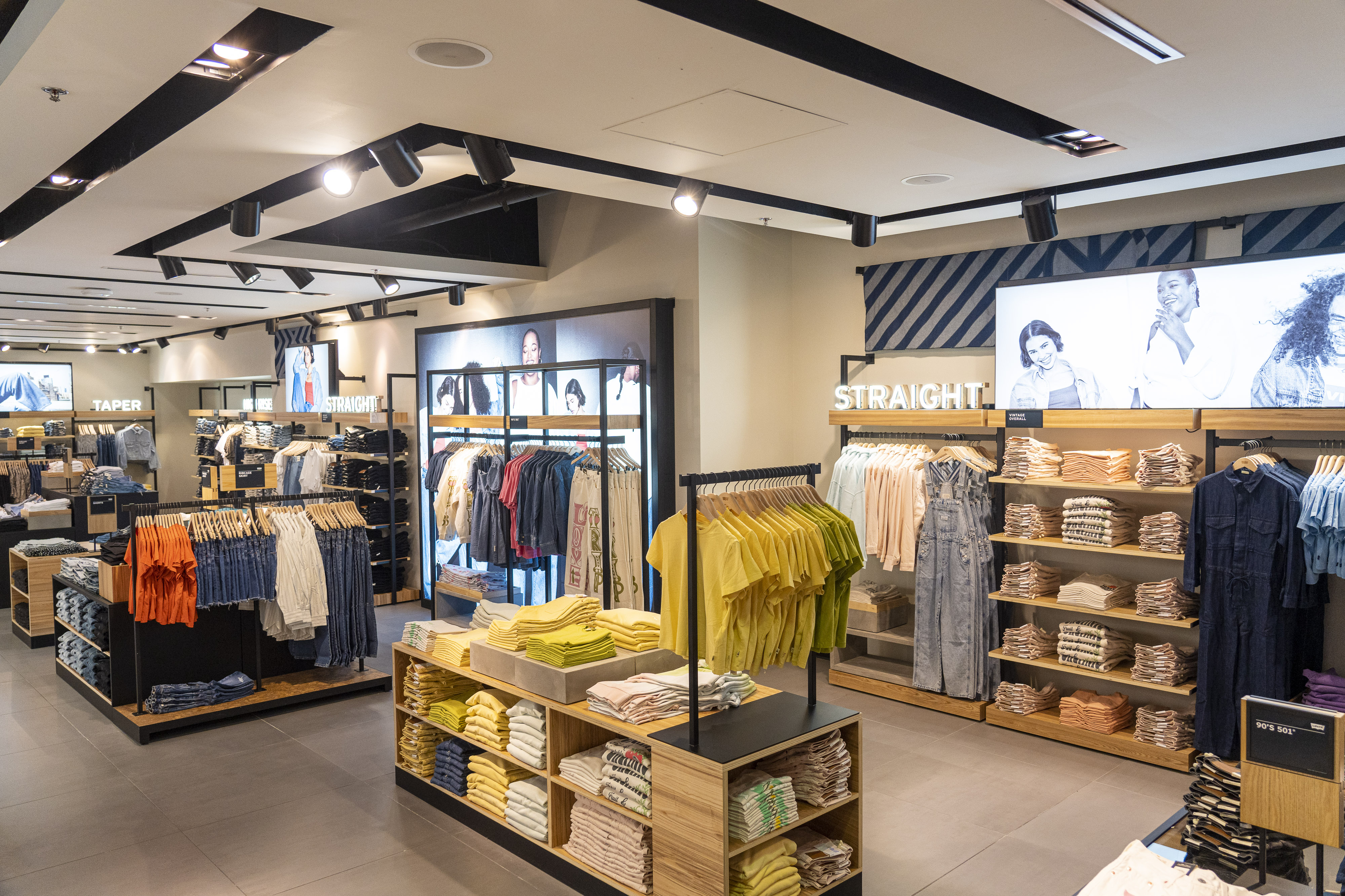 Isolate Abnormal hook Levi's® Unveils a New Premium Shop-in-Shop Experience at Hudson's Bay in  Vancouver | Business Wire