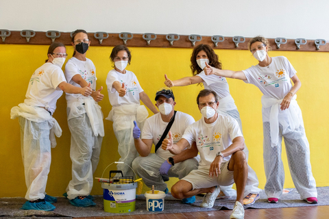 PPG volunteers recently completed a COLORFUL COMMUNITIES project at the Lorenzo Cobianchi Secondary School in Verbania, Italy, one of 36 projects carried at schools around the world as part of the company's New Paint for a New Start initiative. (Photo: Business Wire)